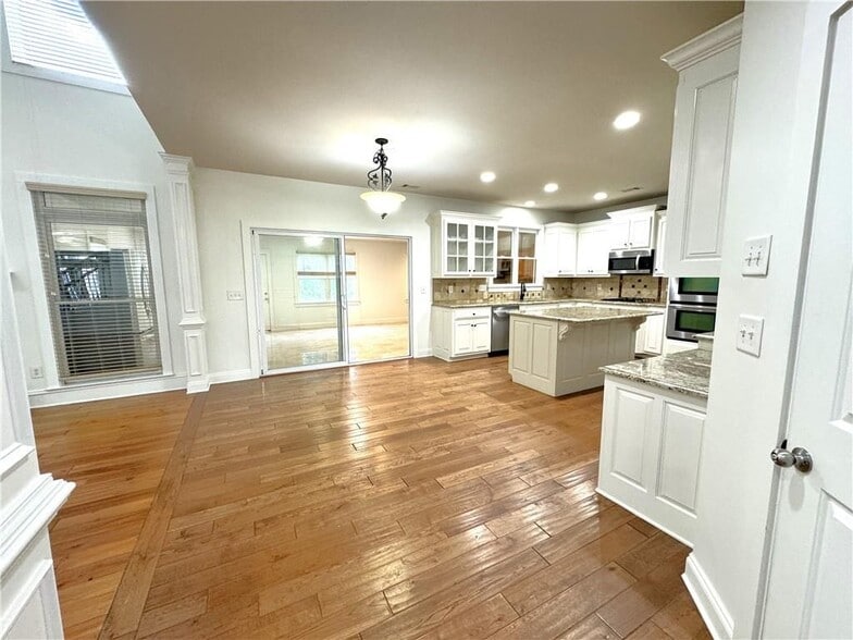 Building Photo - 5195 Wickingham Ln