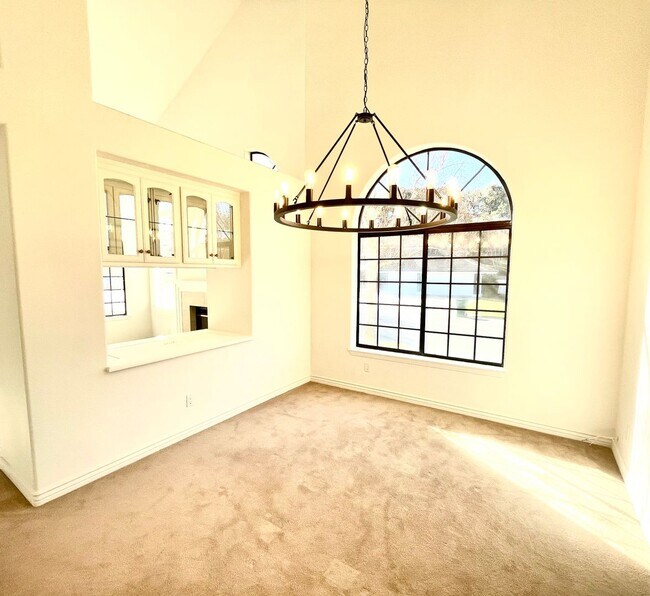 Building Photo - Prestigious Elkhorn Estates Home