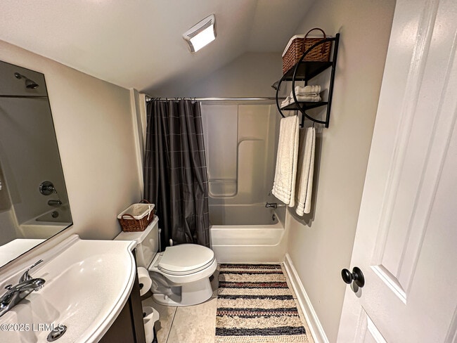 Building Photo - 6 Carolina Village Cir