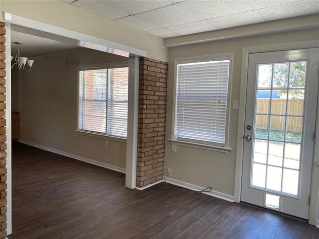 Building Photo - CUTE 3 BEDROOM, 2 BATHROOM HOME IN FISH VILLAGE. LARGE LIVING ARA WITH A SIZABLE KITCHEN, FORMAL ...