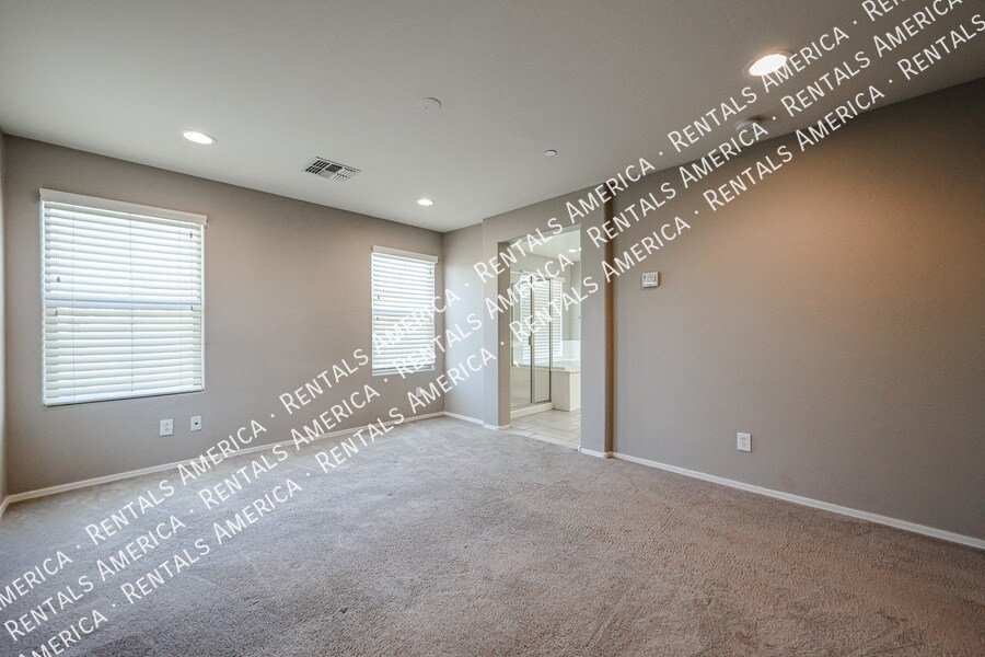 Building Photo - 257 N 56th Pl