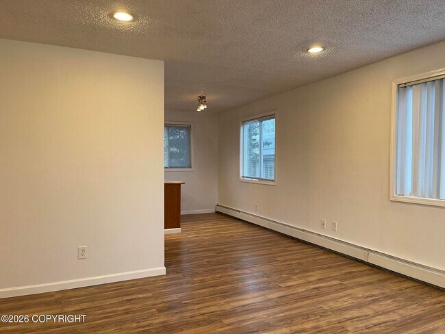 Building Photo - 3960 B Reka Dr