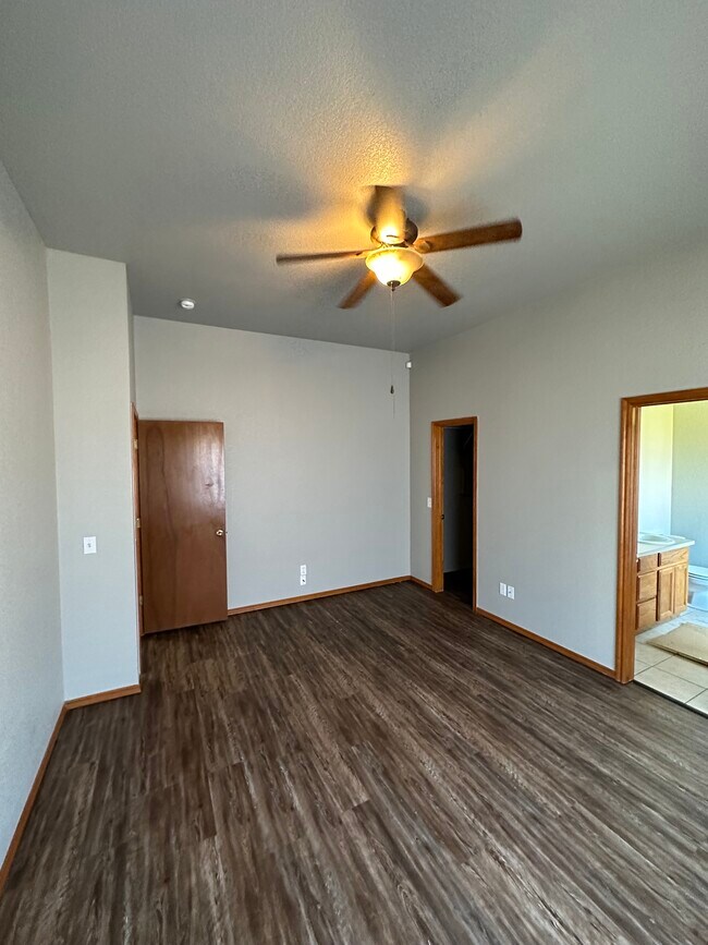 Building Photo - 2004 Cloverdale Ln