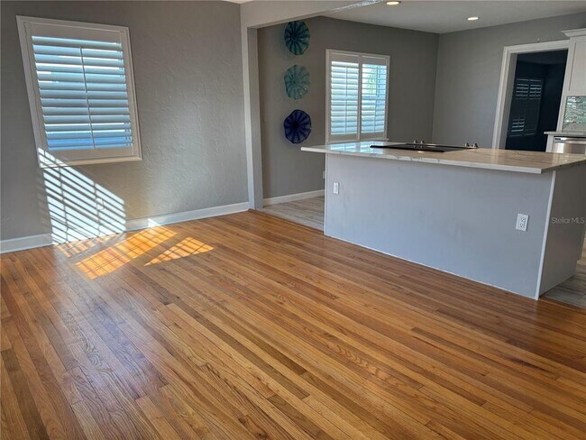 Building Photo - 2919 12th Ave N