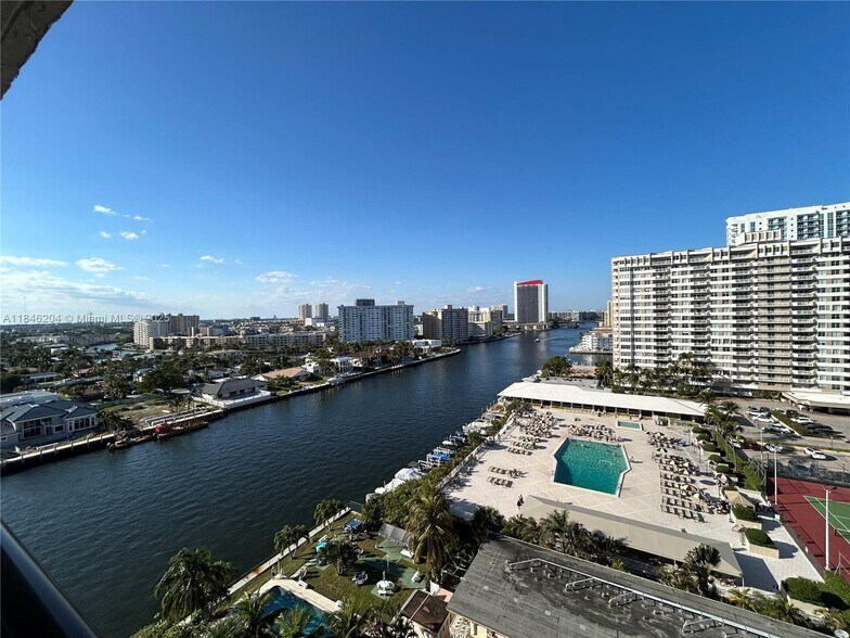 Building Photo - 2017 S Ocean Dr