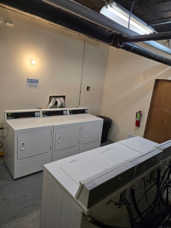 Building Photo - 8054 s Hermitage