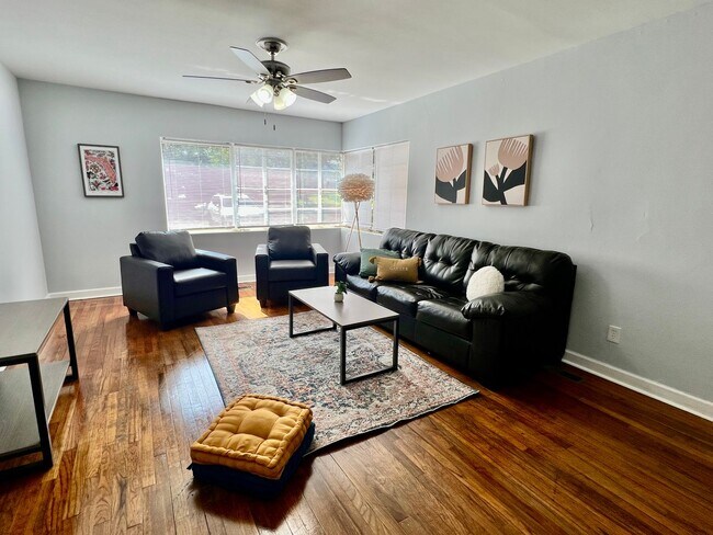 Building Photo - 4 BR 3 BATH ON WESTRIDGE!
