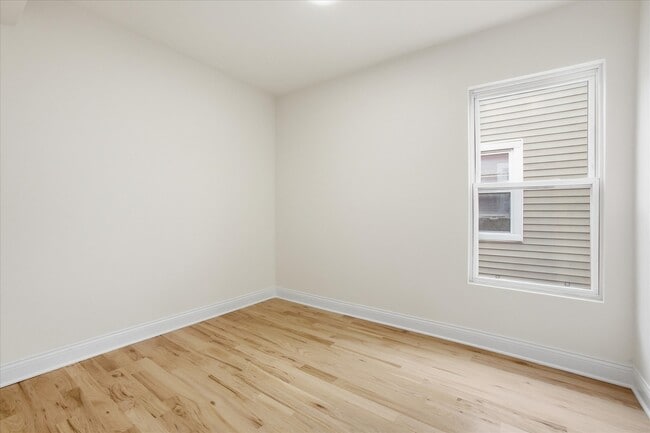 Building Photo - 5415 S Hoyne Ave