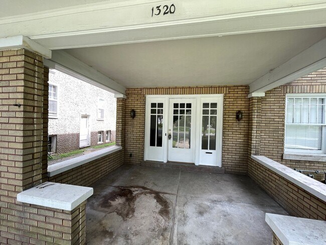 Building Photo - 1320-1322 Main Street Duplex