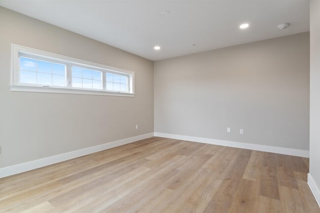 Building Photo - 465 Ocean Blvd