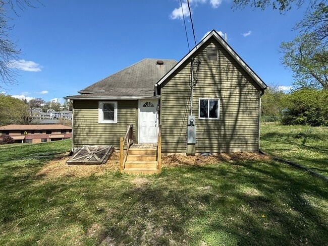 Building Photo - 1514 Jourolman Ave