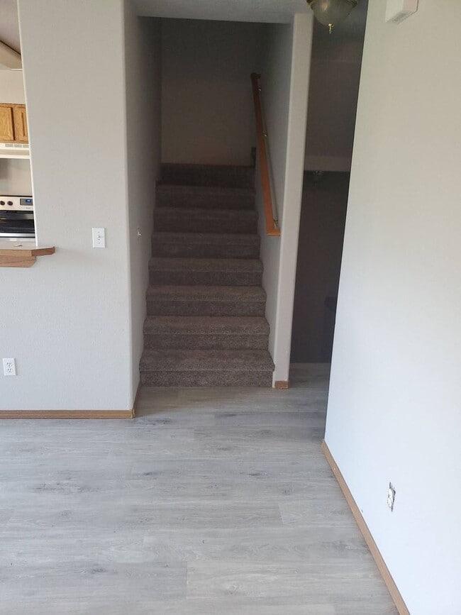 Building Photo - Wonderful 3 bedroom 2 bath Duplex in Post ...
