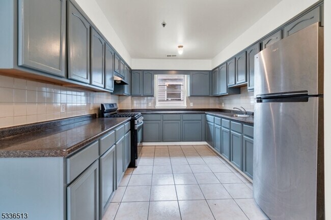 Building Photo - 58 1st St