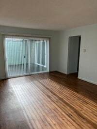 Building Photo - Sh400-402