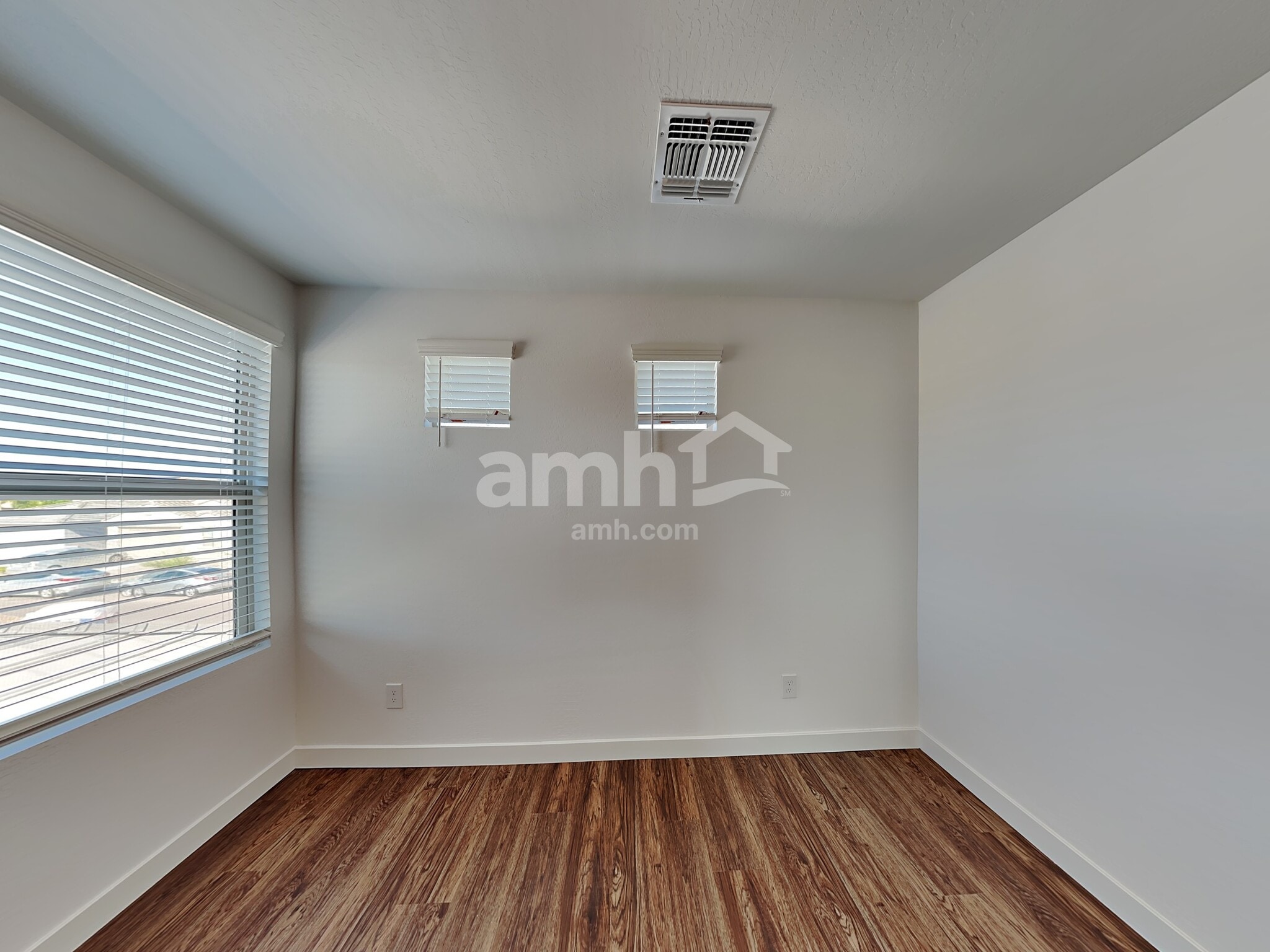 Building Photo - 4308 S 105th Dr