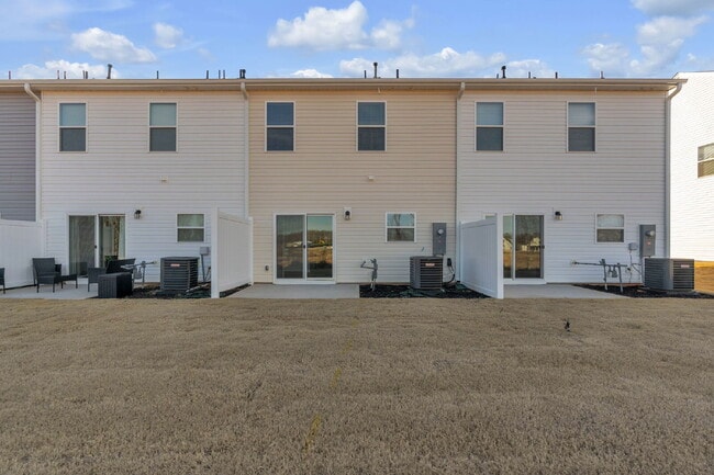 Building Photo - Amazing Lease Special!!Brand-New 3BR/2.5BA Townhome with Garage in Greer $1725/mo