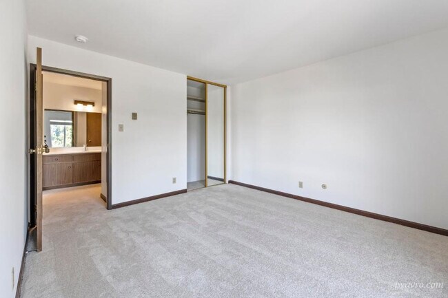 Building Photo - 160 Gardenside Dr