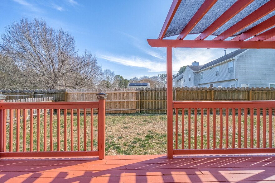 Building Photo - 305 Hidden Falls Ct