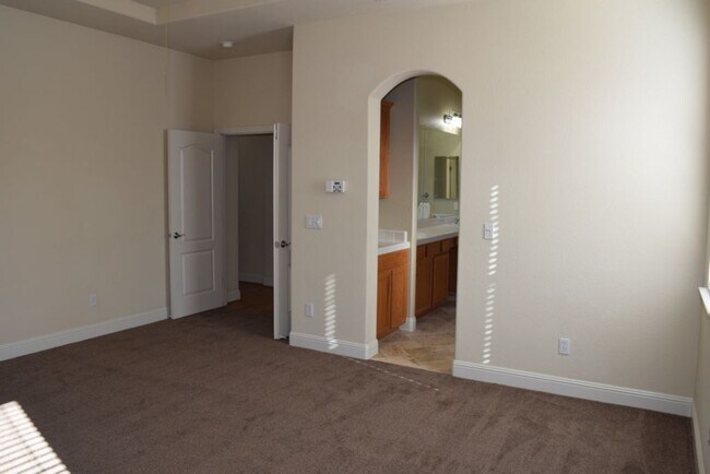 Building Photo - 2768 Westview Dr