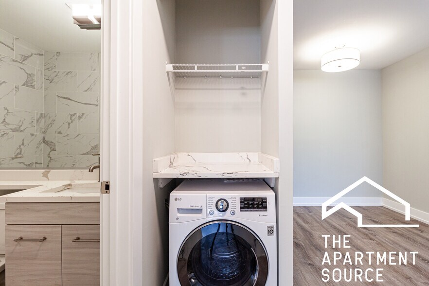 Building Photo - 454 W Barry Ave