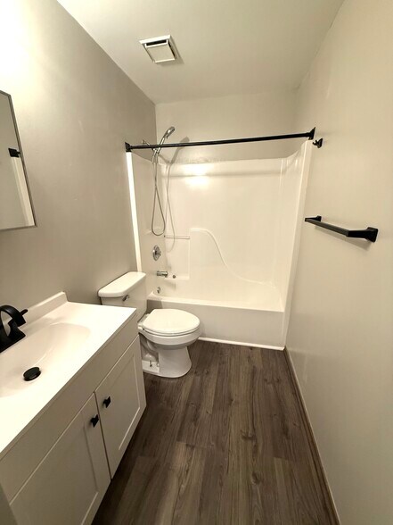 Building Photo - 608 Linda Ln