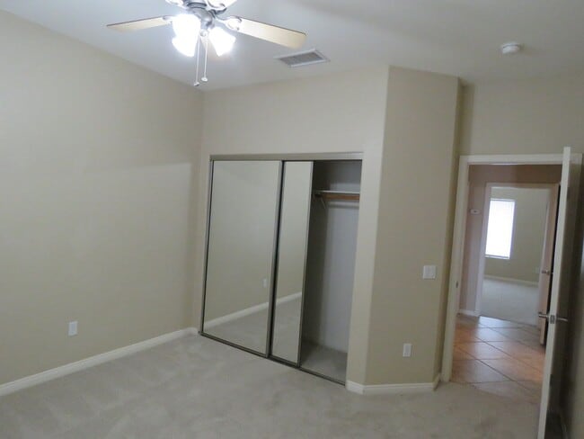 Building Photo - Beautiful 3/2 in the heart of JT!