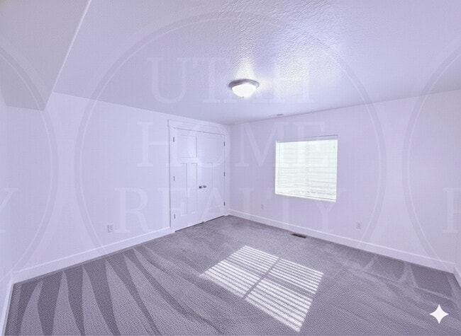 Building Photo - 441 E 260 N