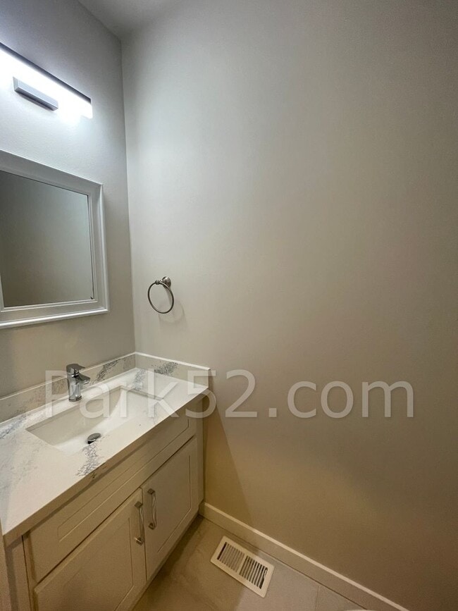 Building Photo - 3 Bedroom Tacoma Home