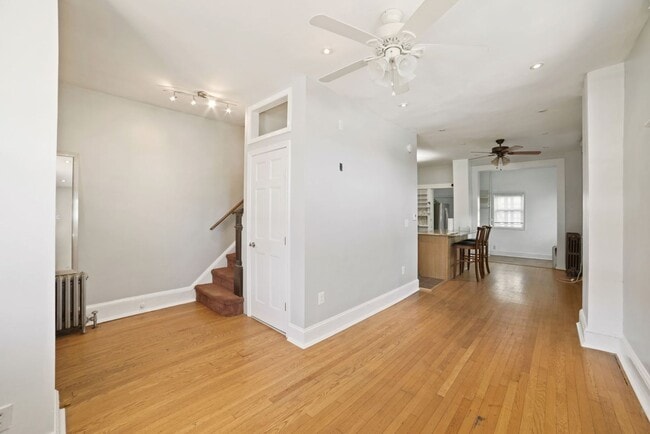 Building Photo - 1 Month Off! Available Now!  // 3bedroom 2.5 bathroom Condo// Trinidad//Private Parking Included