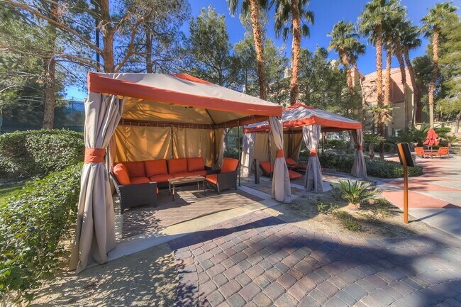 Building Photo - Meridian FURNISHED 2 BDR /2 BATH Luxury Condo - RESORT STYLE LIVING, 1-1/2 Blocks From The Heart ...