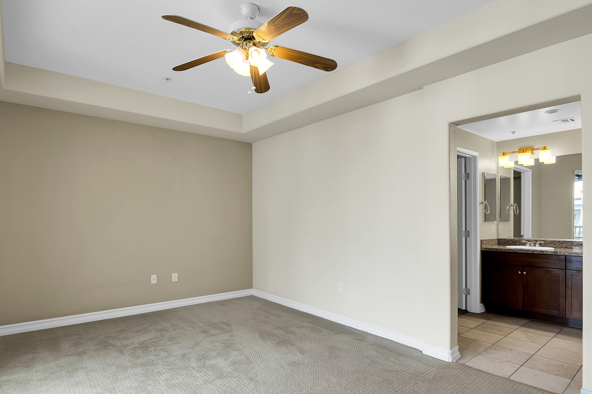 Building Photo - 629 Traction Ave