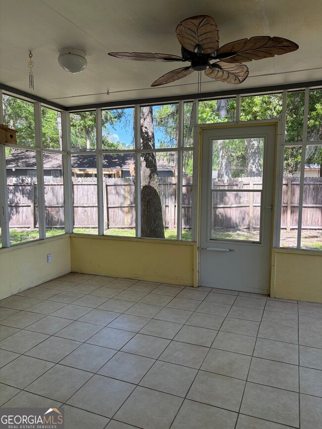 Building Photo - 121 Innerlake Ln