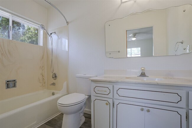 Building Photo - 3 Bedroom, 2 Bath Home with Garage For Rent in Prescott!
