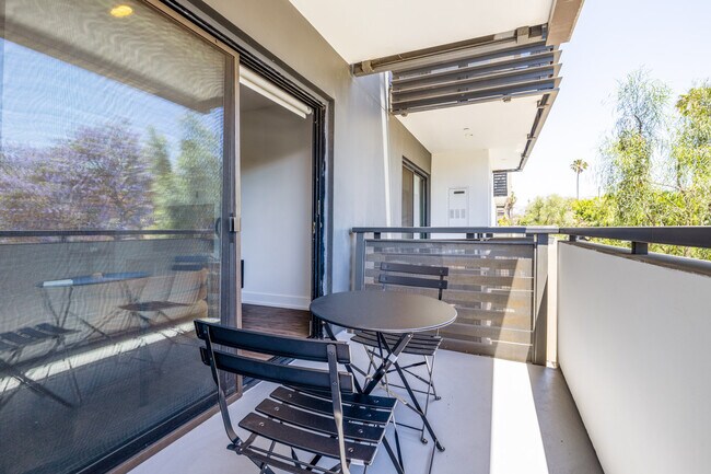 Building Photo - 409 Hayworth Ave