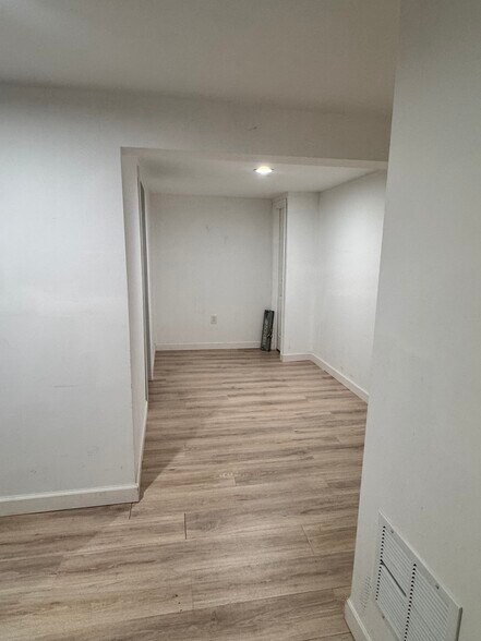 Building Photo - 489 Madison Dr