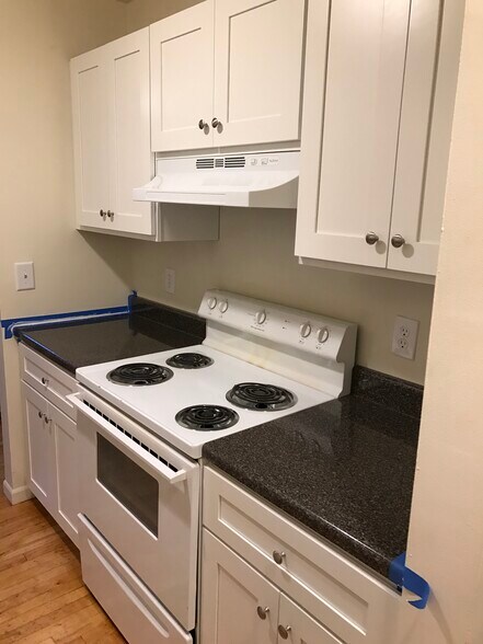 Electric range - 116 Hamburg Turnpike