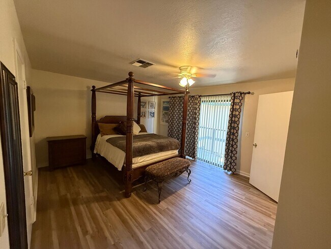 Building Photo - 340 N Capitola Ct