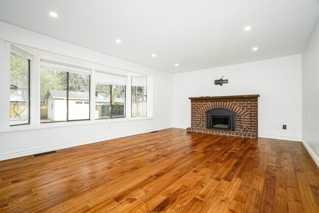 Building Photo - Beautifully Updated Mill Creek Home in Prime Location