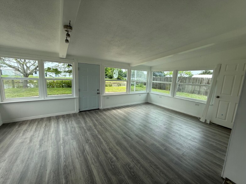 Building Photo - 545 Palmetto Dr