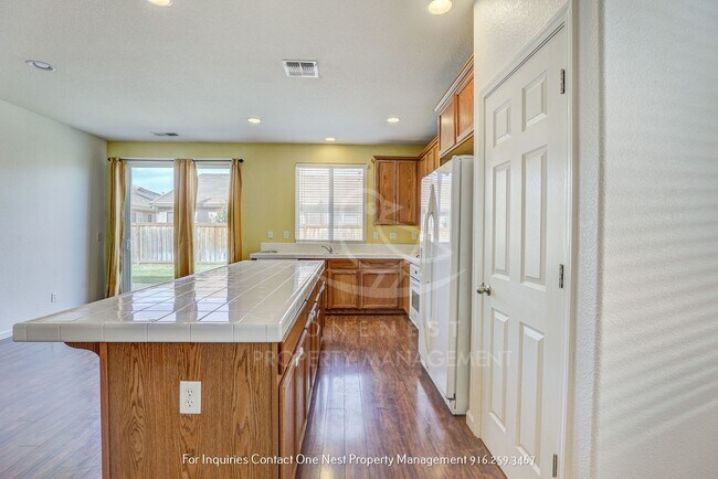 Building Photo - 3 bedroom, 2 bathroom Charming Plumas Lake...