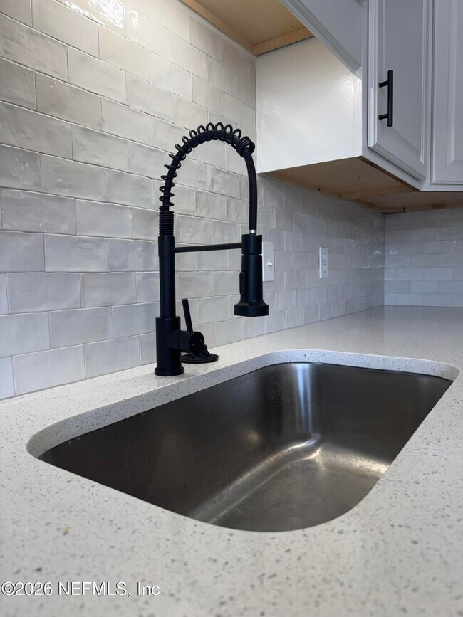 Building Photo - 8880 Old Kings Rd S