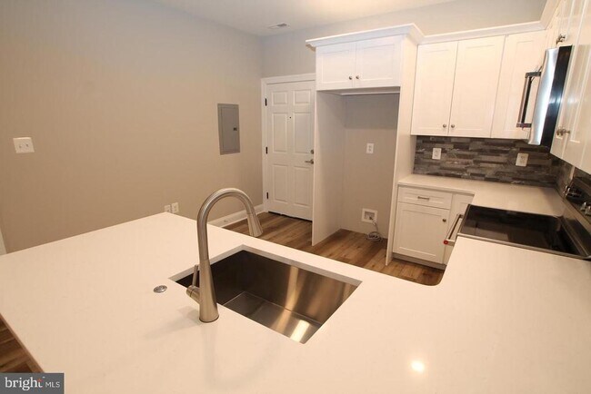 Building Photo - 301 Edgeboro Dr
