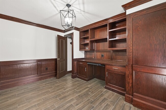 Building Photo - 10054 Cedardale Dr