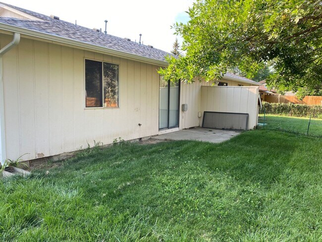 Building Photo - 562-564 Jocelyn Drive