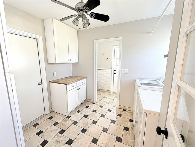 Building Photo - 105 N Aurora Ave