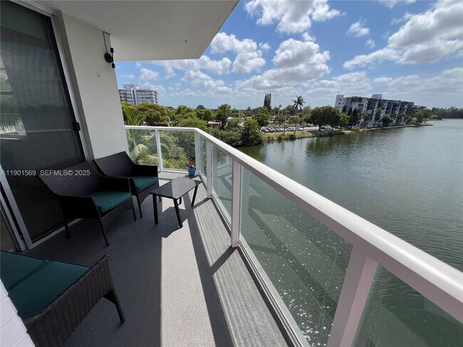 Building Photo - 1301 NE Miami Gardens Dr