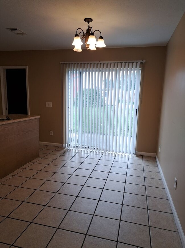 Building Photo - 108 Gray Ave Unit C