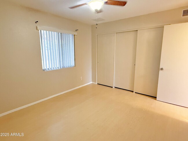Building Photo - 716 W Nopal Pl