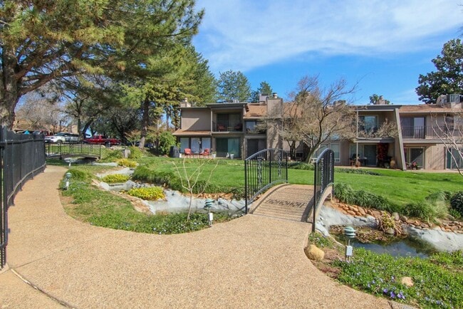 Building Photo - Remodeled Redding Condo!