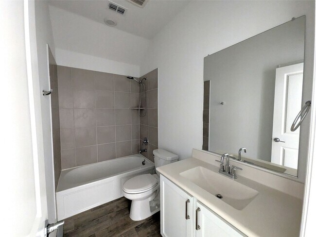 Building Photo - 14601 Little Water Dr